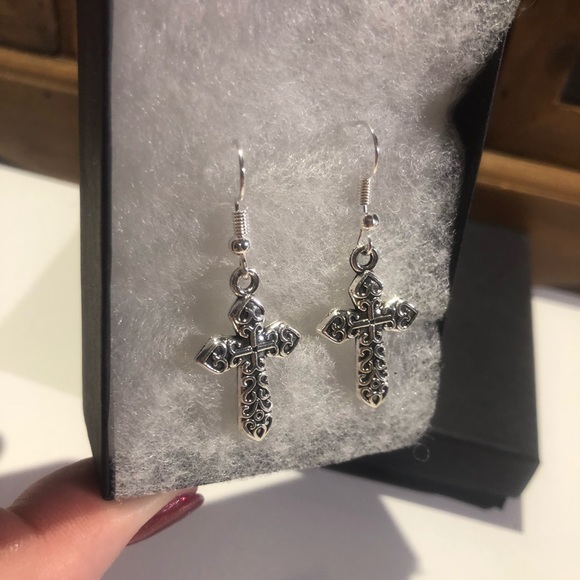 1” Celtic Cross Earrings Sterling Silver plated - Picture 4 of 5